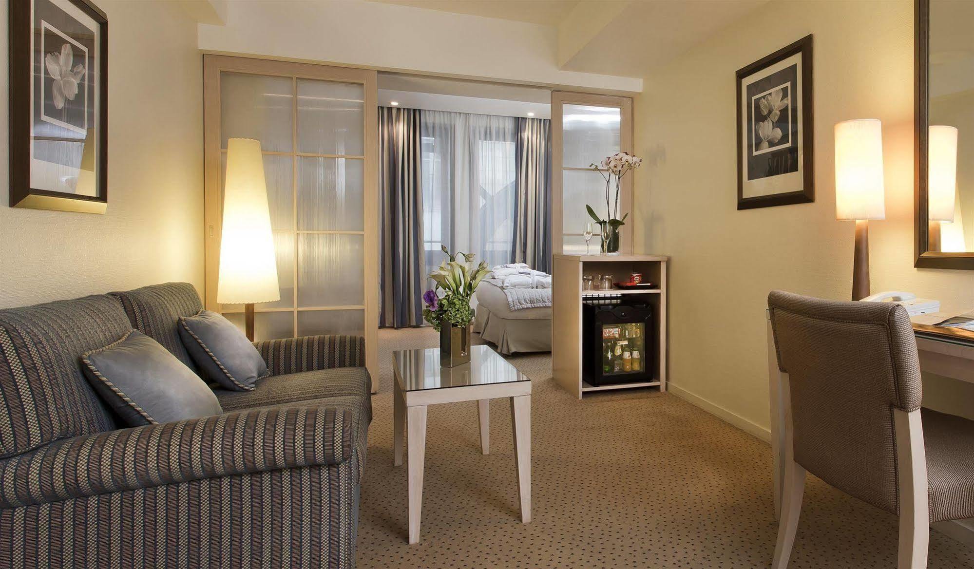 Hotel Le Pera Paris Ruang foto