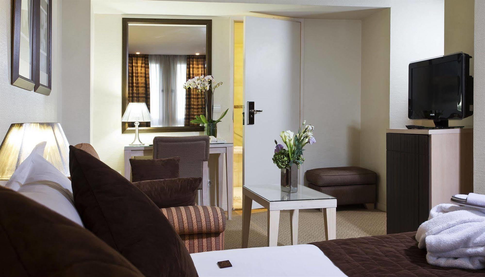Hotel Le Pera Paris Ruang foto