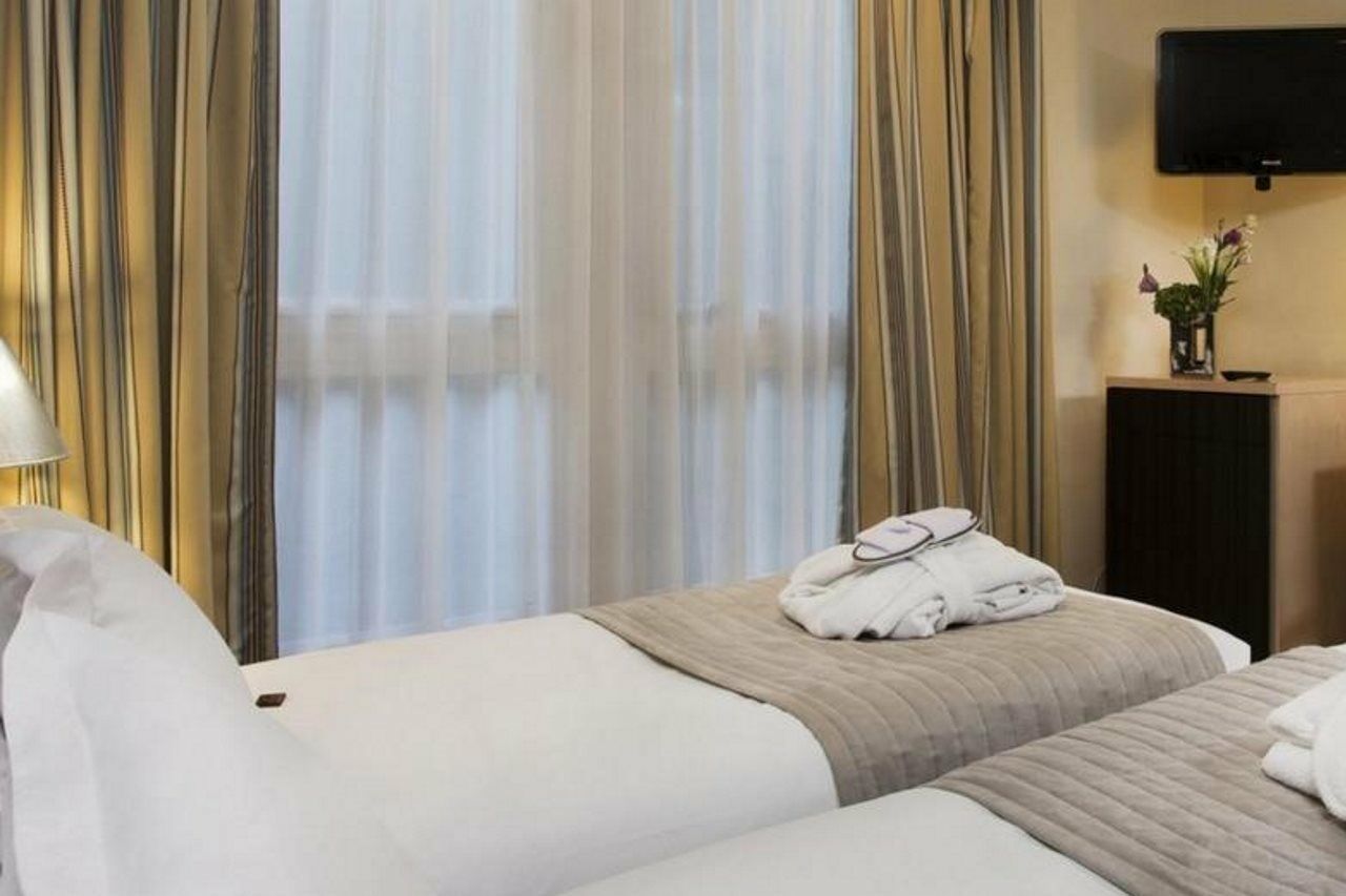 Hotel Le Pera Paris Bagian luar foto
